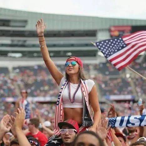 一人操控百,台手机,两处,爱游戏app,爱游戏官网,爱游戏体育官网,爱游戏体育app