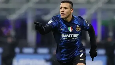 香港铁卫成中超豪门争夺焦点，国安有望一招截胡，王刚主力宝座岌岌可危！