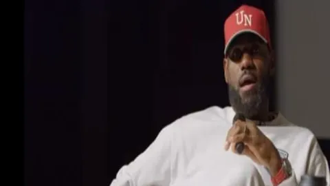 “新疆阿勒泰迎来2025年度全国越野滑雪冠军赛盛大启幕”