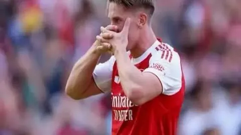 拜仁慕尼黑1-2负门兴，穆勒助莱万破门仍无力回天